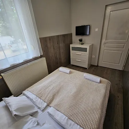 Zoli Apartmanok-timi Koelcsey 34-36 *