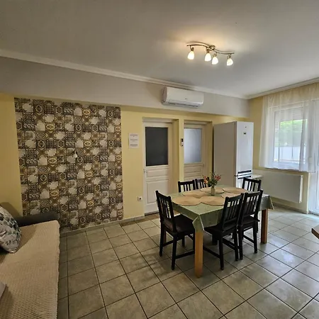 Zoli Apartmanok-timi Koelcsey 34-36