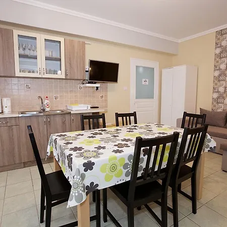 Zoli Apartmanok-timi Koelcsey 34-36 Apartment *