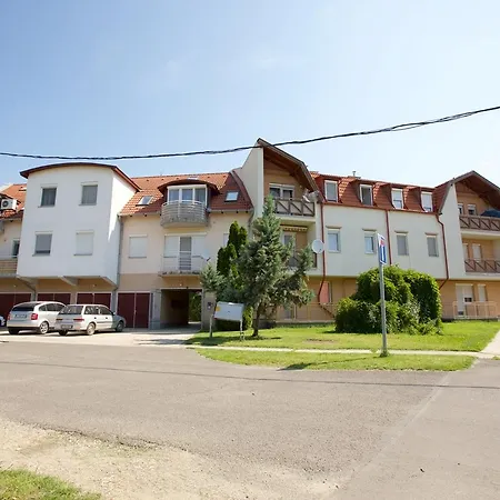 Zoli Apartmanok-timi Koelcsey 34-36