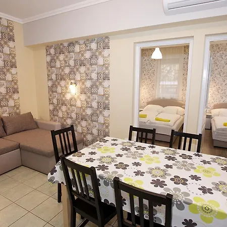 Zoli Apartmanok-timi Koelcsey 34-36 Апартаменты Хайдусобосло
