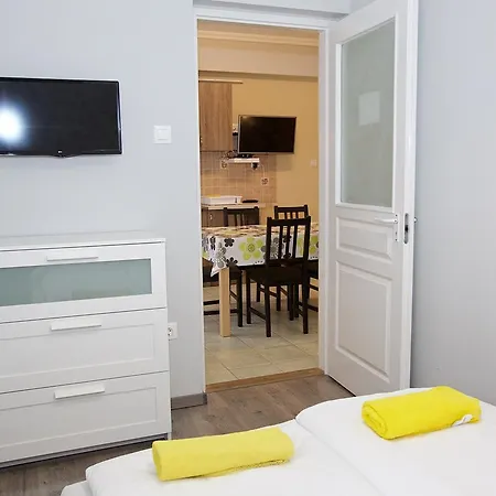 Zoli Apartmanok-timi Koelcsey 34-36 Apartment *