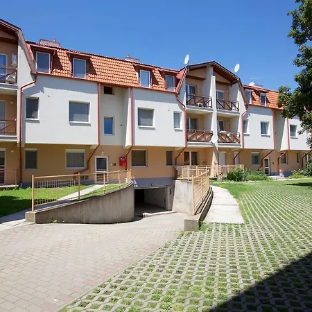 Апартаменты Zoli Apartmanok-timi Koelcsey 34-36 *