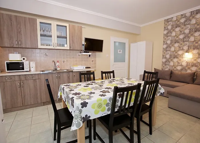 Zoli Apartmanok-timi Koelcsey 34-36 דירה *
